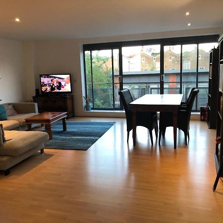 Spacious, Bright And Modern Flat In Holloway Лондон Экстерьер фото