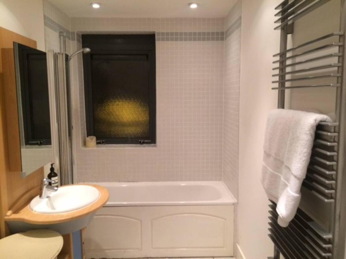 Spacious, Bright And Modern Flat In Holloway Лондон Экстерьер фото